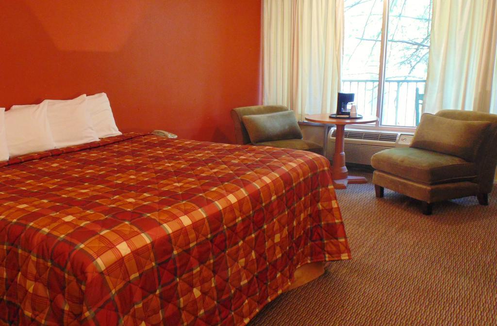 Terrace Inn On The Water Gatlinburg Room photo