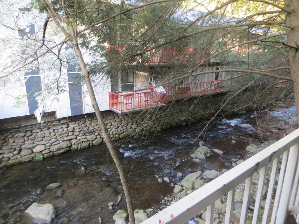 Terrace Inn On The Water Gatlinburg Exterior photo